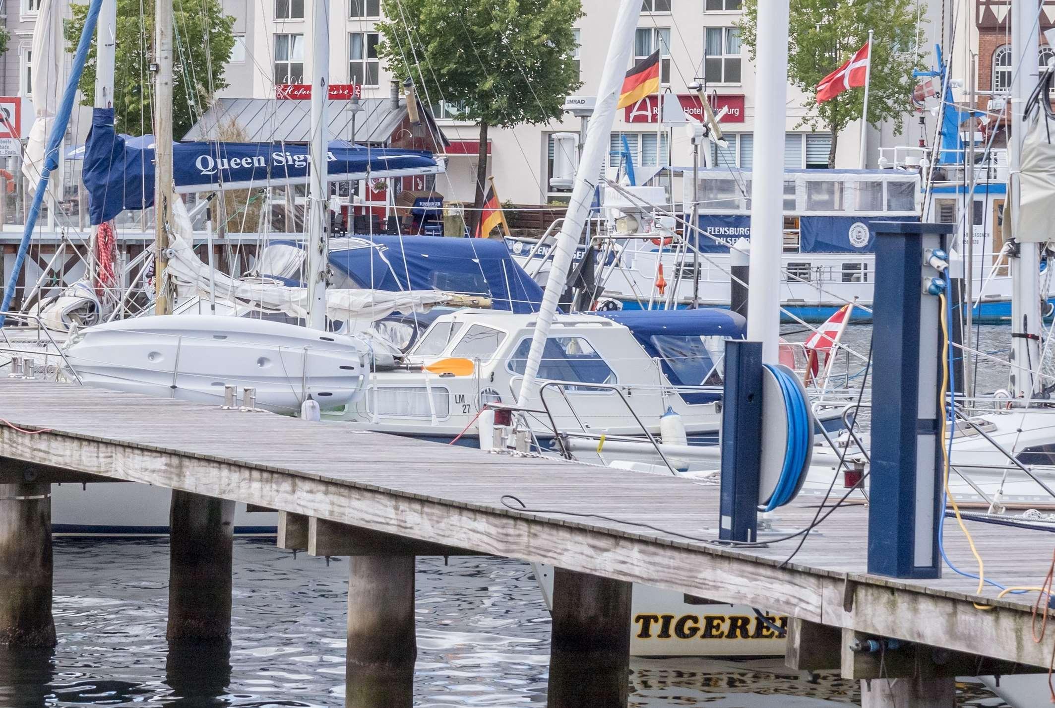 Ramada By Wyndham Flensburg City Hotel Exterior photo